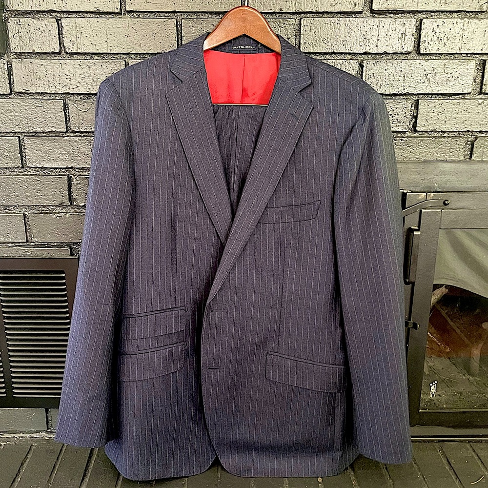 Men’s Suitsupply Navy Pinstripe 2 Piece Suit 48R